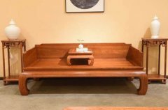 <b>卧室有一面墙是空大只500注册白的，请问怎么设</b>